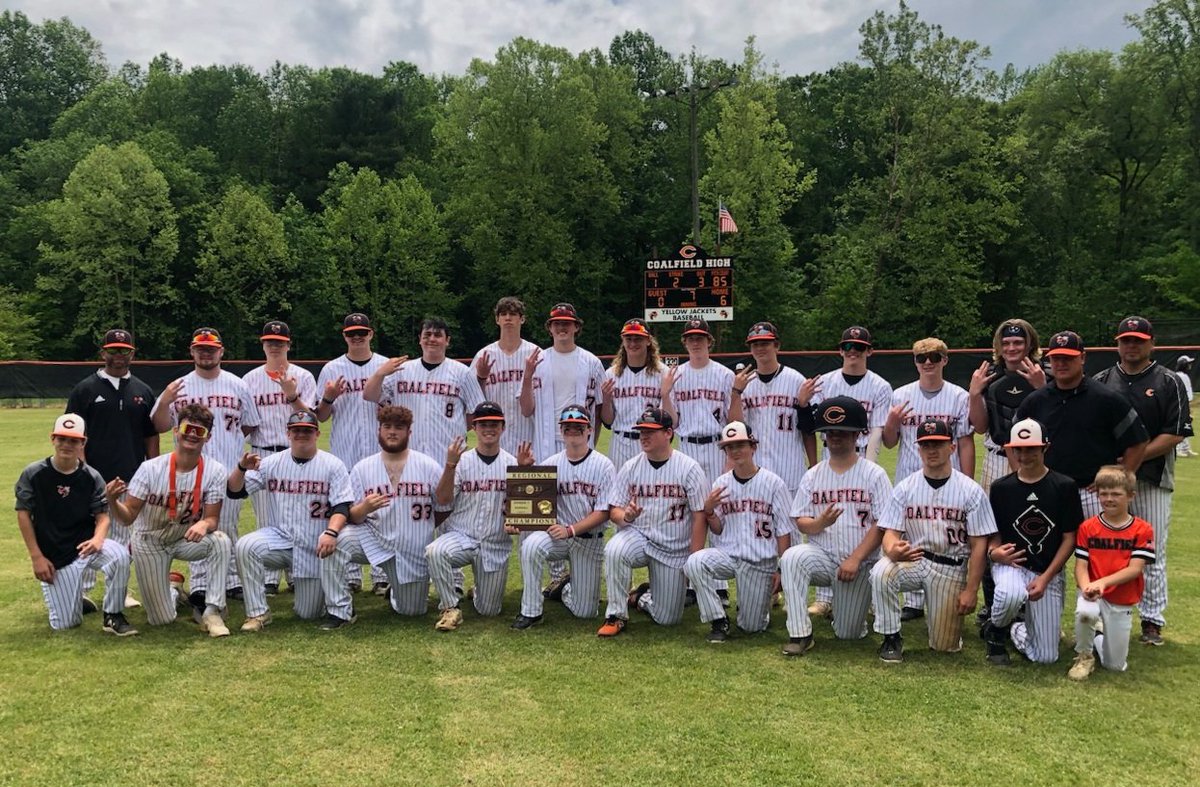 CoalfieldBaseb1's tweet photo. Region Champions. 6-0 over Greenback. Levi Brasel complete game. Brayden Burgess 3 hits RBI. Luke Treece 2 hits 3RBIs. @5StarPreps @prepxtra @TNBballReport @PBRTennessee https://t.co/y6gpLYWemz