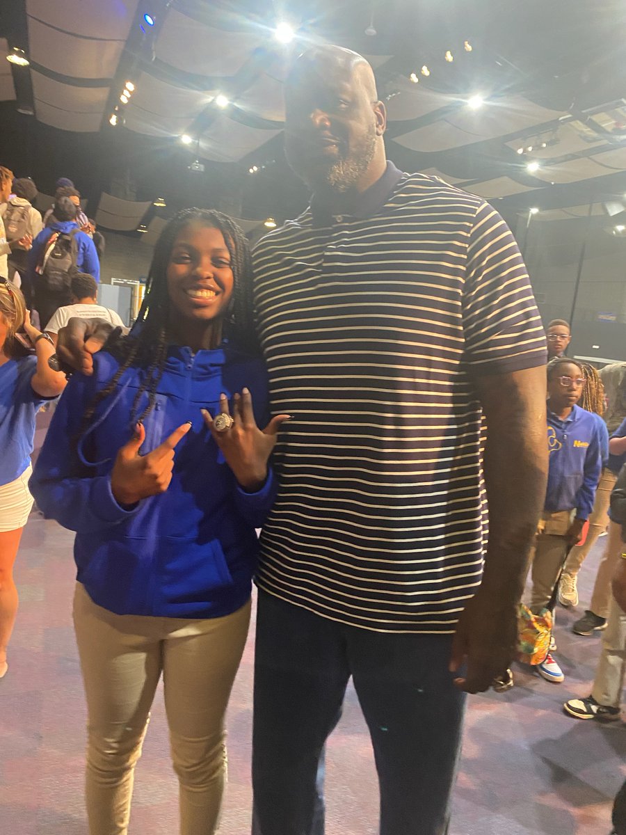 Da1AnthemSinger's tweet photo. Got them STATE CHAMPIONSHIP RINGS! Thanks @SHAQ! https://t.co/SEKekG03Gh