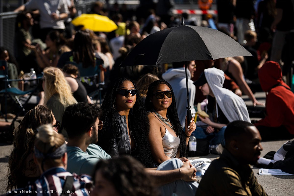 washingtonpost's tweet photo. Category is “Renaissance” realness.

Averting the massive demand for North American tickets, droves of U.S.-based fans opted for the European leg of Beyoncé’s world tour. Many of the BeyHive swarmed to her first pair of shows on May 10 and May 11 in Stockholm. https://t.co/G7Rs8aMYPF