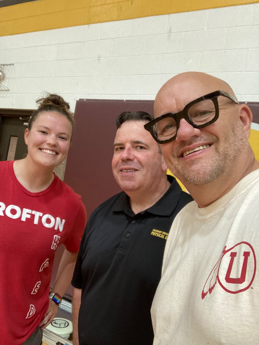 Hanging with a cool kid who is three years out of the SU PE program, and is making a difference in the lives of her students. <a href="/white_sara152/">Sara Ives</a> @jbarrype <a href="/lahenry96/">lahenry96</a>