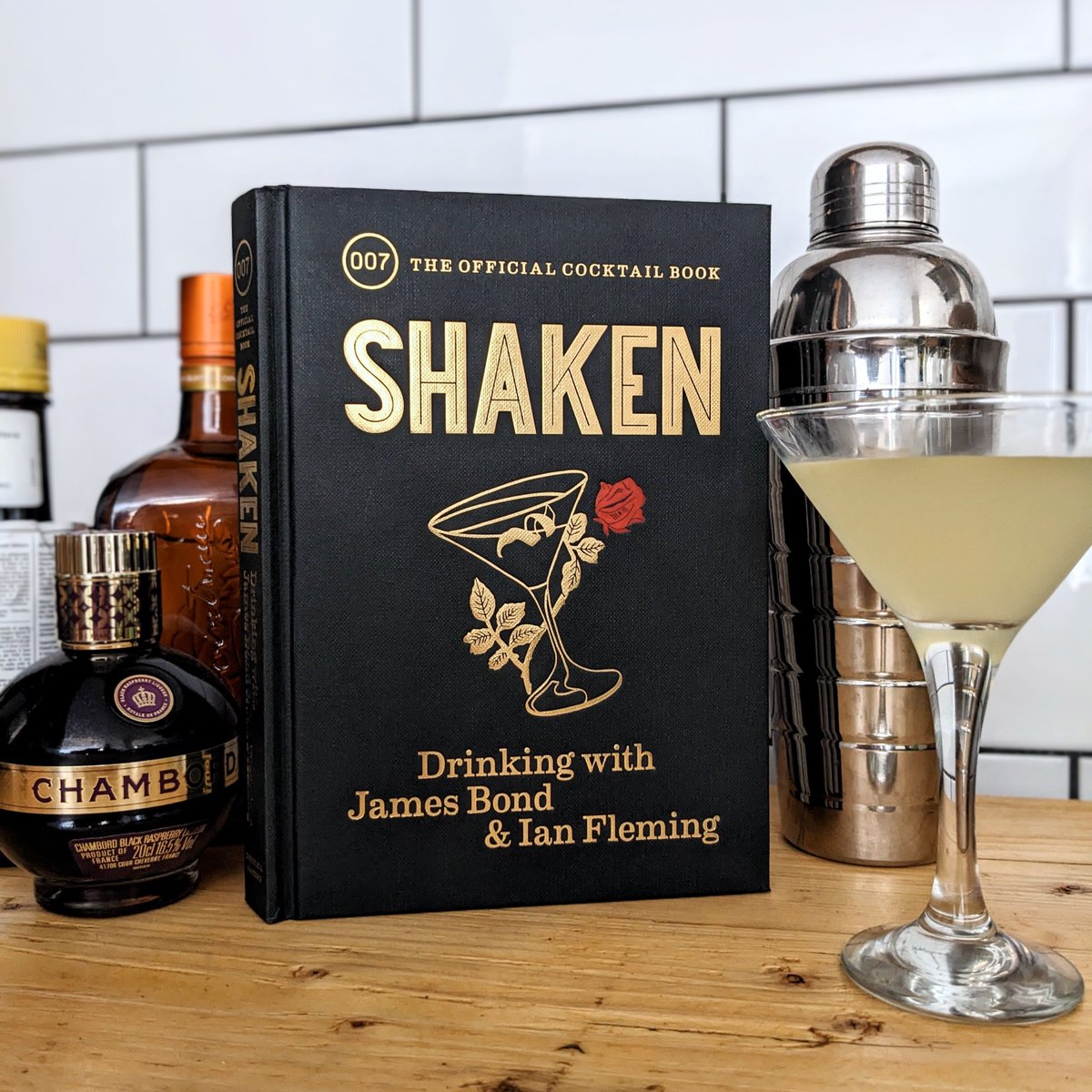 To mark World Cocktail Day we’re taking a look through Shaken: Drinking With James Bond &amp; Ian Fleming 🍸

Featuring 10 classic cocktails from the Bond novels, plus 40 new drinks paying tribute to the people, places &amp; plots of the 007 series. Learn more: bit.ly/IFPLshaken