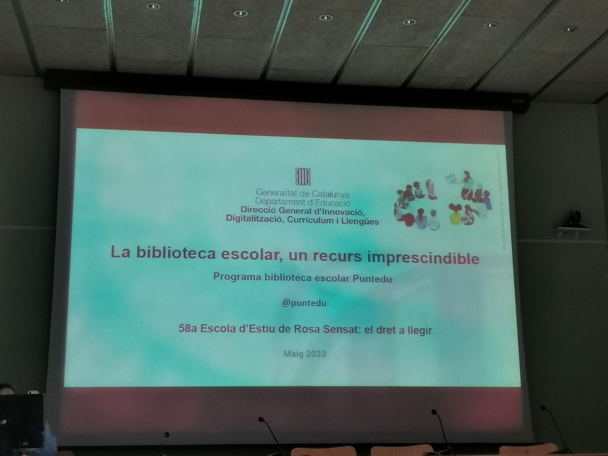 laurafrailev's tweet photo. Presentación de l'Escola d'Estiu de @RosaSensat #Barcelona Su lema es #ElDretALlegir #58aEE con @MontseAyats @puntedu https://t.co/8Dd7QAG51C