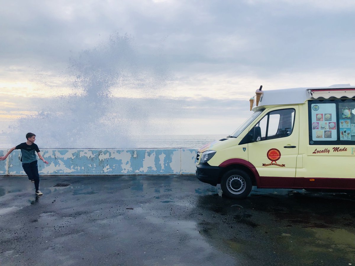 The perfect way to cool off after a warm day 🌊🍦
(Needs a tap)
.

#ThePhotoHour  @StormHour #weather #devon #photography #icecreamvan  #westwardho! #hockingsicecream #365in23