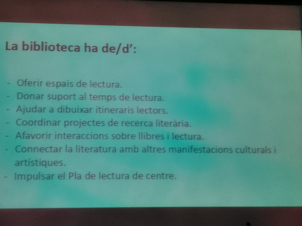 laurafrailev's tweet photo. Presentación de l'Escola d'Estiu de @RosaSensat #Barcelona Su lema es #ElDretALlegir #58aEE con @MontseAyats @puntedu https://t.co/Grg8wRz47f