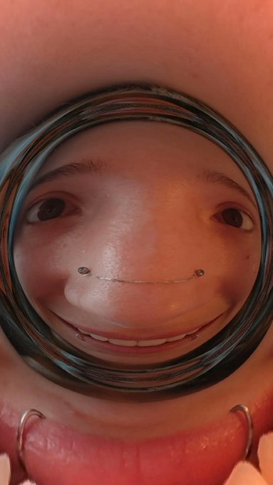 Cyber Pute depuis 5 ans ✅ A litt&eacute;ralement donn&eacute; une conf&eacute;rence sur le sujet ✅  Vient d'envoyer une vid&eacute;o