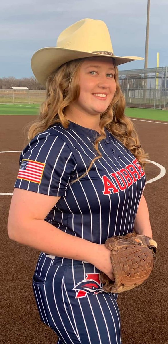Congratulations to Abby Hammett (Sr) and Molly Reid (So) on being named to the AHS Top Ten and Claire Rose (Fr) for her AHS Academic Award.
We are very proud of these girls and all of their hard work on and off the field.
#AubreyStrong #AubreySmart
#OAAT #ladychapsoftball