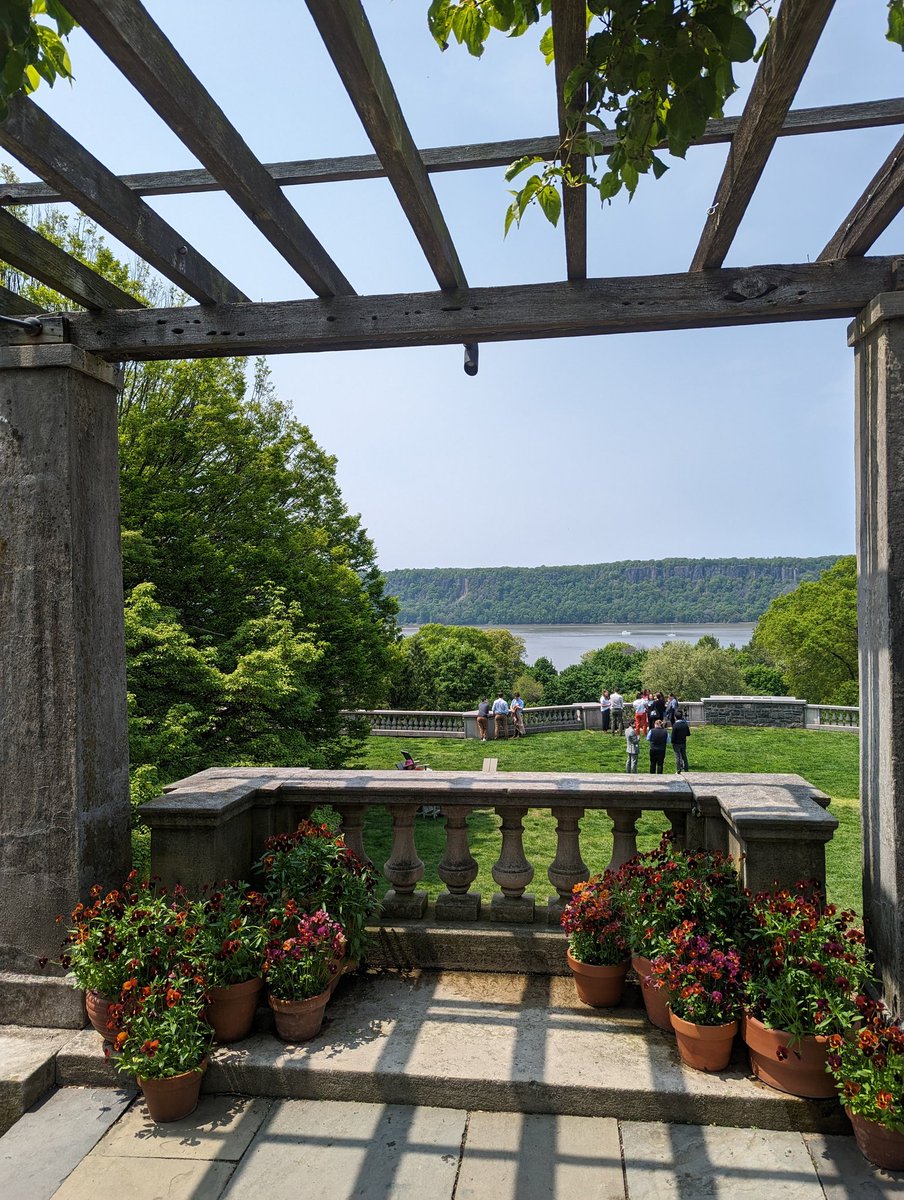 Beautiful day and venue for a Chief Residents Retreat @WaveHill! Learning about clinical teaching, feedback techniques, conflict resolution, resident wellness! @IcahnMountSinai