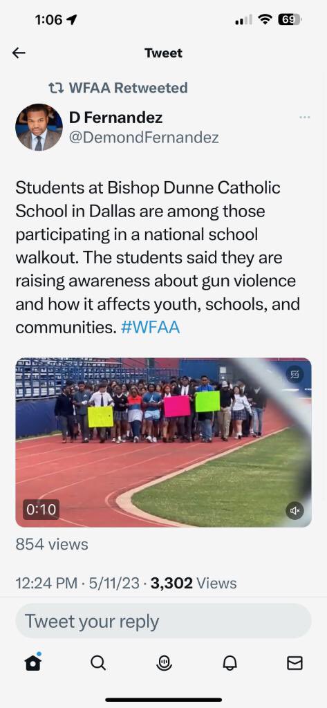 JeremiahHorn10's tweet photo. Today I organized and marched with my peers amid the gun violence crimes in schools and public buildings in Texas. #StopTheViolence @DemondFernandez @wfaa @SBU_Football @Coach_Clardy @RickMelson @CoachBodway @CoachNiccum66 https://t.co/Hn939CeAVY