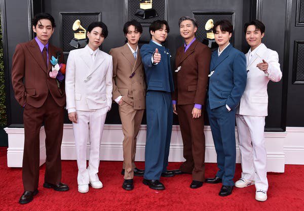 .@BTS_twt Will Release a Book Telling Their Own Story on July 9, US publisher Flatiron Books said “Beyond The Story: 10-Year Record of BTS” was written by journalist Myeongseok Kang & BTS members It’ll have 544 pages, exclusive photos, & a first printing of one million copies.