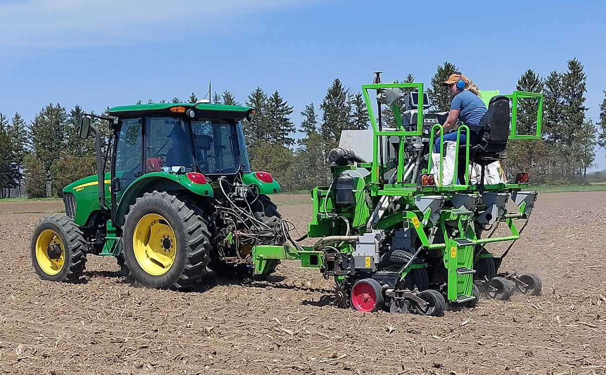 svandehogen's tweet photo. Thank you Brock!! and your Chatham @Bayer4CropsCA research team for again planting our @agris_coop #agrismifield technology site! Lots to look at including a corn population trial (24k-50k plants/ac), nitrogen stabilizers, variable N and traits. https://t.co/sklw3nmjCt