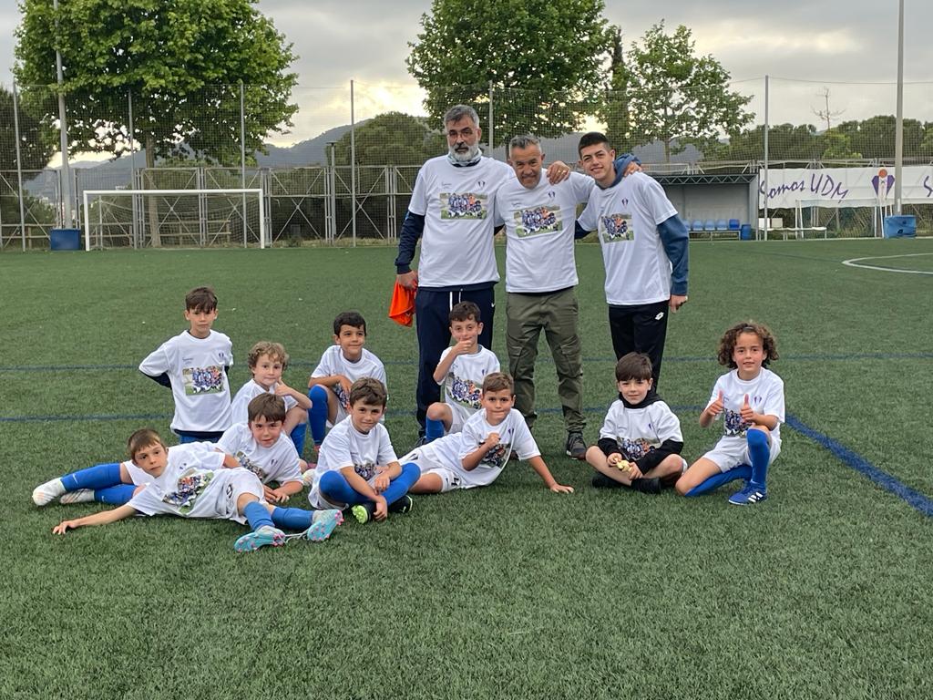 El nostre Prebenjamí A es proclamen campions!!!🎉🎉🎉🎉⚽⚽💕. Moltes felicitats a l'equip i al cos tècnic. Som UDM!!