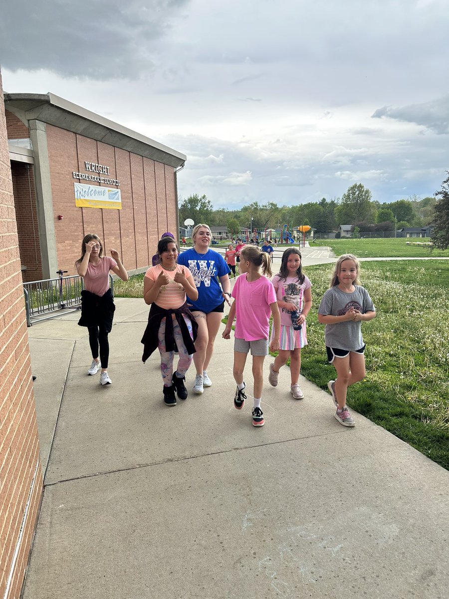 wrightdmps's tweet photo. Girls on the Run at Wright! Practice 5K before the big run. https://t.co/TR0cqKOFAs