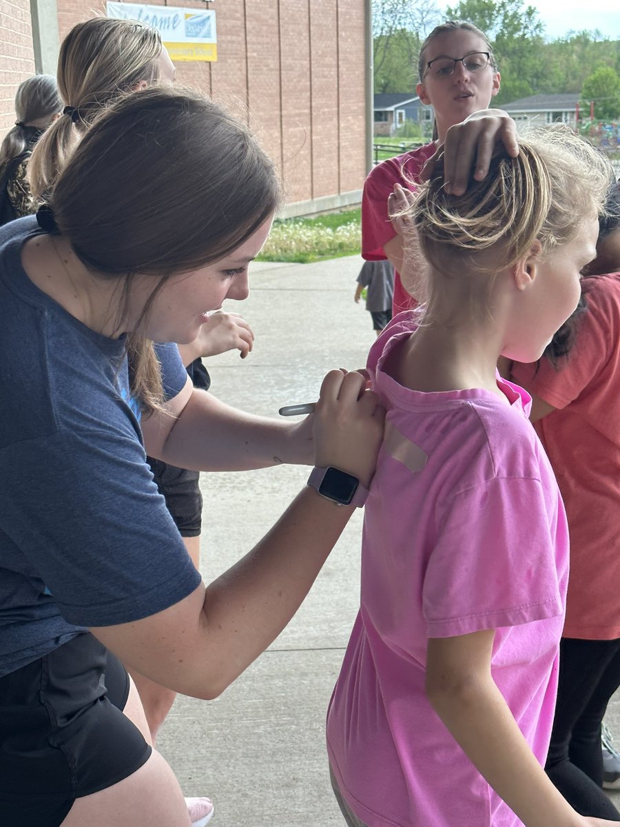 wrightdmps's tweet photo. Girls on the Run at Wright! Practice 5K before the big run. https://t.co/TR0cqKOFAs