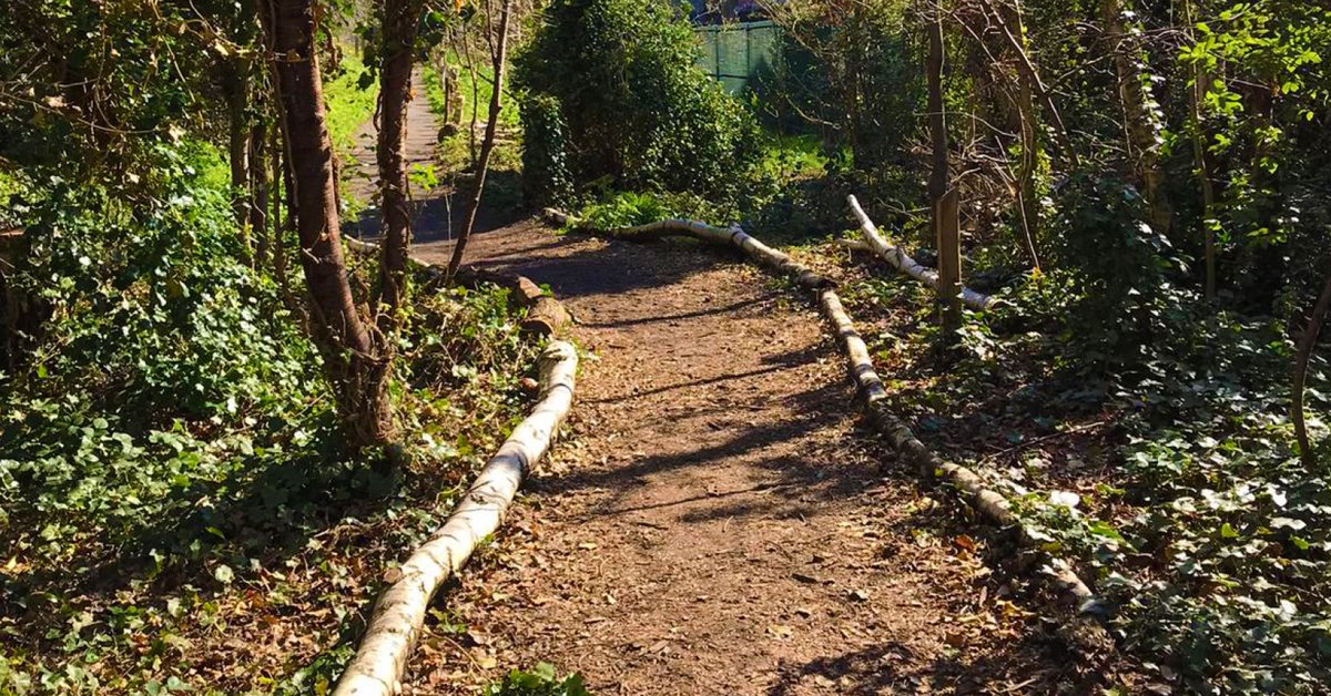 ColasRailUK's tweet photo. π² Going Green at Gunnersbury
π·ββοΈπ·ββοΈ The SRSAβs #TeamOOC swapped sites for a nature reserve as they collaborated with the London Wildlife Trust at Gunnersbury Triangle
π§Ή The team of volunteers built wattle fences and tidied up walkways to look after our site neighbours https://t.co/eK9049qlq2