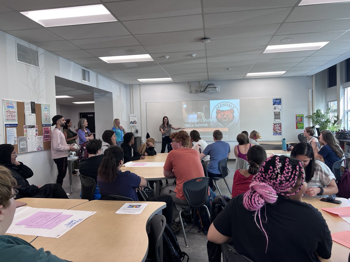 Glendale_HWDSB's tweet photo. Thankful to our students for sharing their voices on Day 2 of our Student Voice Summit. Grateful for our interpreters who facilitated students sharing their voices in their first language - Somali, Arabic, Vietnamese, Dari and Spanish. #GoBears #StudentVoice https://t.co/MwVbVtrFEi