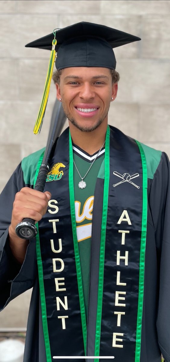 Congratulations Collier Higgs, Class of 2023 Valedictorian!

Collier, an Owensboro, Kentucky native, will deliver the valedictorian address to the Class of 2023 on May 12. He will receive a degree in business administration. kysu.edu/news/2023/05/S…. #KySUGrad23