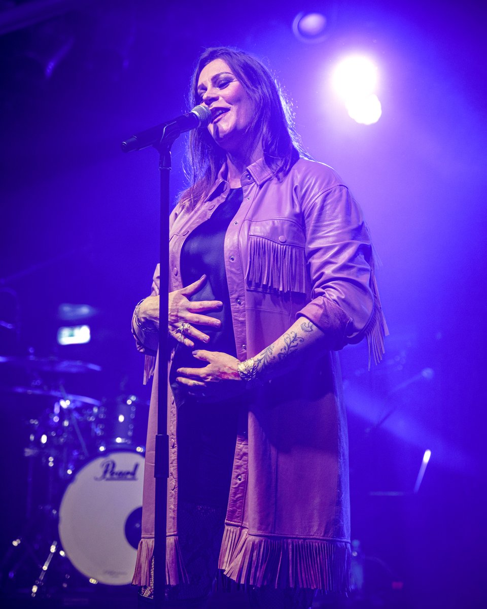 FloorJansen_'s tweet photo. Life's greatest duet: singing for two 💞

📸 Sebastian Holler https://t.co/U8RPIeJDCp