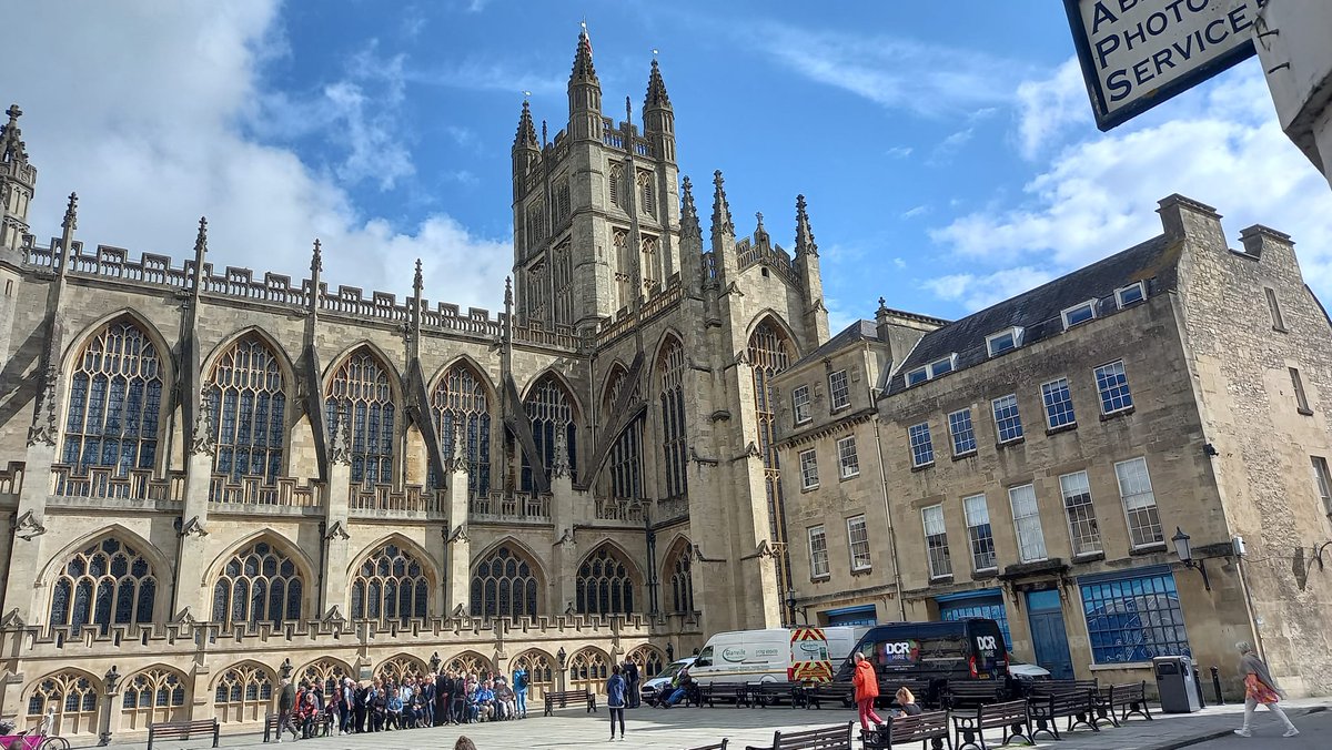 DAY 36...Bath! Thank you @BathMayor <a href="/BathRotary/">Rotary Club of Bath</a> for your support! A wonderful hour hearing/seeing the history of the Guildhall, and a welcomed refreshing drink after the first 19 miles. A sunny run in the town, along the canal, thro gardens and Parks, before visiting <a href="/bathabbey/">Bath Abbey</a>
