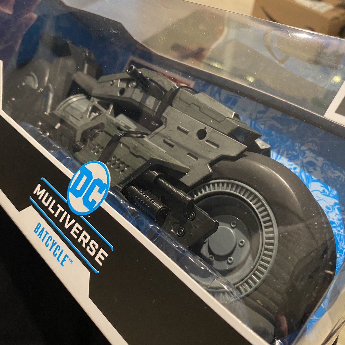 AdrienSkript's tweet image. J’avais pourtant réussi à ne pas faire de folies !! Et puis le drame !! Déballage et direction le bat-garage ce week-end !
#batcycle #McfarlaneToys #TheFlashMovie #batfleck 

@BadBoys_BadToys @mcfarlanetoys @fisto_sr @fauteauxjouets @CoinJarod @SkriptFr @CyrilHitch