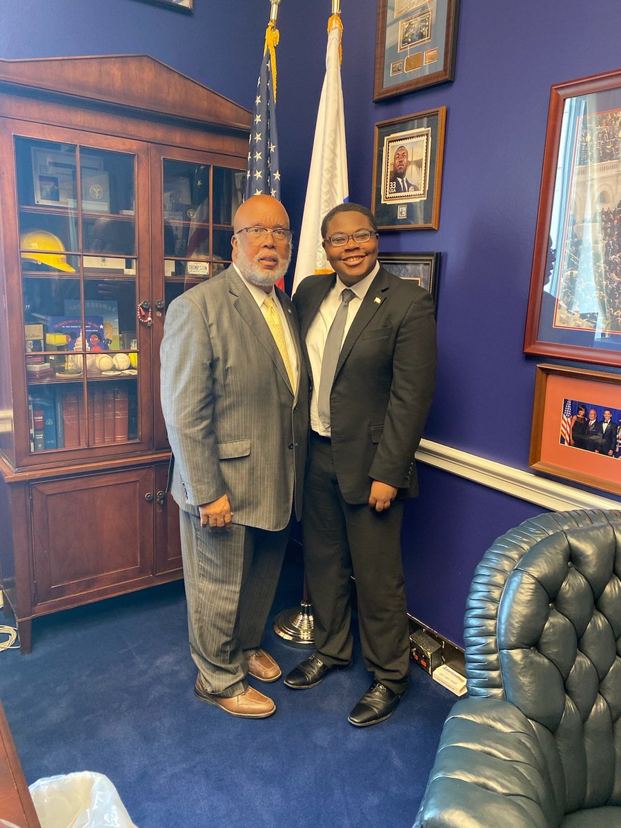 Congressman @BennieGThompson with Edward Wilson Jr., who was in Washington D.C. this week for the @PoetryOutLoud National Competition. @NEAarts @PoetryFound @jacksonprep #POL23 #IAmPoetryOutLoud #arts #mississippi #mississippiart
