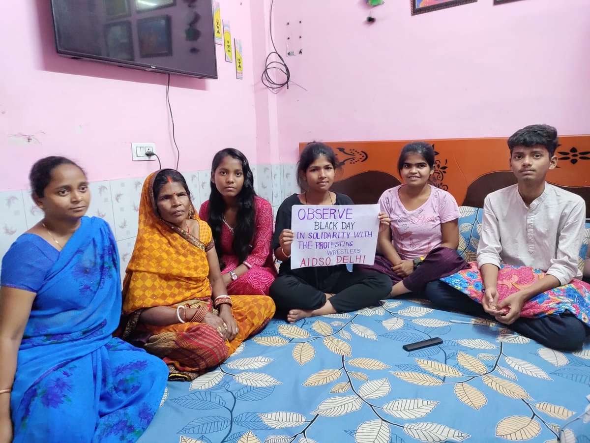 Black Day, in support of the protesting wrestlers, observed in different areas and institutions of Delhi
Left to right: Jamia Millia Islamia, Nangloi, Nihal Vihar 

<a href="/BajrangPunia/">Bajrang Punia 🇮🇳</a>
<a href="/Phogat_Vinesh/">Vinesh Phogat</a>
<a href="/SakshiMalik/">Sakshee Malikkh</a>
#StandWithWrestlers 
#AIDSO_Delhi