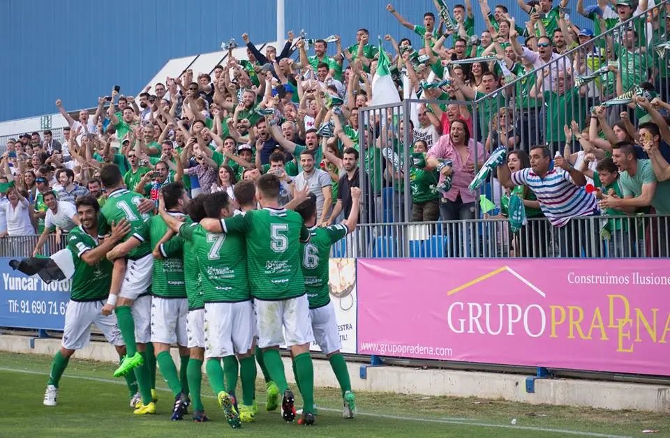 cfvillanovense's tweet photo. Este domingo escribimos el siguiente capítulo de nuestra historia.

Es por eso que animamos a todos los que residís en Madrid y sentís Extremadura y el Villanovense como una parte de vosotros a que nos arropéis en Alcorcón.

Juntos los conseguiremos.

Es ahora Villanos💚 https://t.co/eHxtfxFzUm