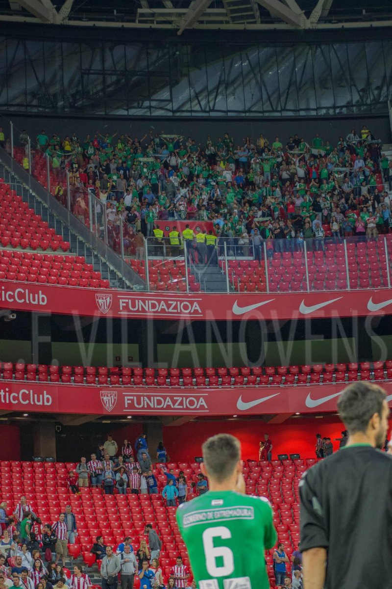 cfvillanovense's tweet photo. Este domingo escribimos el siguiente capítulo de nuestra historia.

Es por eso que animamos a todos los que residís en Madrid y sentís Extremadura y el Villanovense como una parte de vosotros a que nos arropéis en Alcorcón.

Juntos los conseguiremos.

Es ahora Villanos💚 https://t.co/eHxtfxFzUm