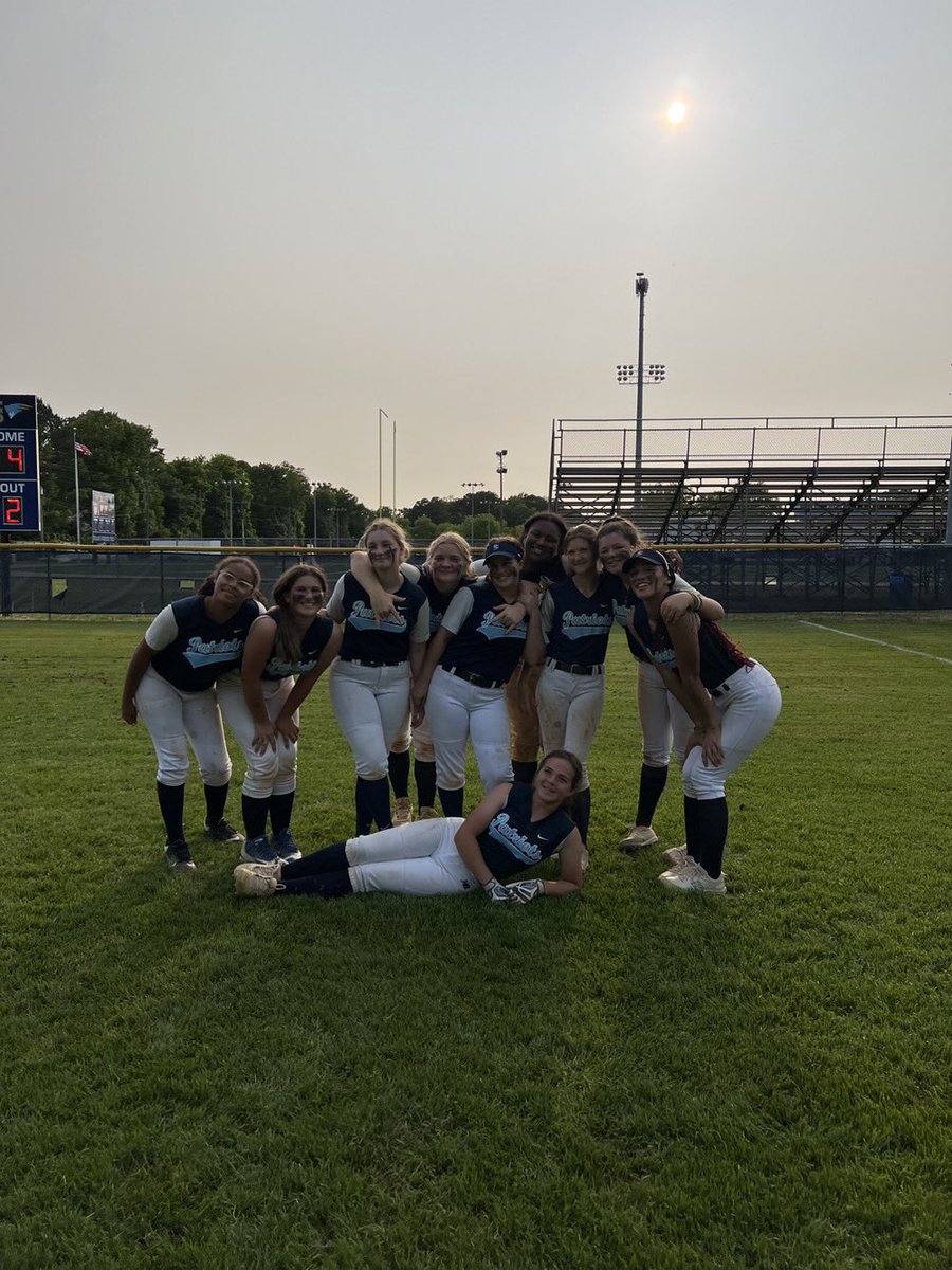Nataliewhitingg's tweet photo. I’m so Grateful for this team. I got to share an great season with these amazing girls and our amazing coach. Thank you for a great season! 
#softballislife #classof2024 #fastpitchsoftball #juniorseason #infeild #workinghard #softball #fcsoftball #collegesoftballrecruiting https://t.co/kpOf08Vmvt