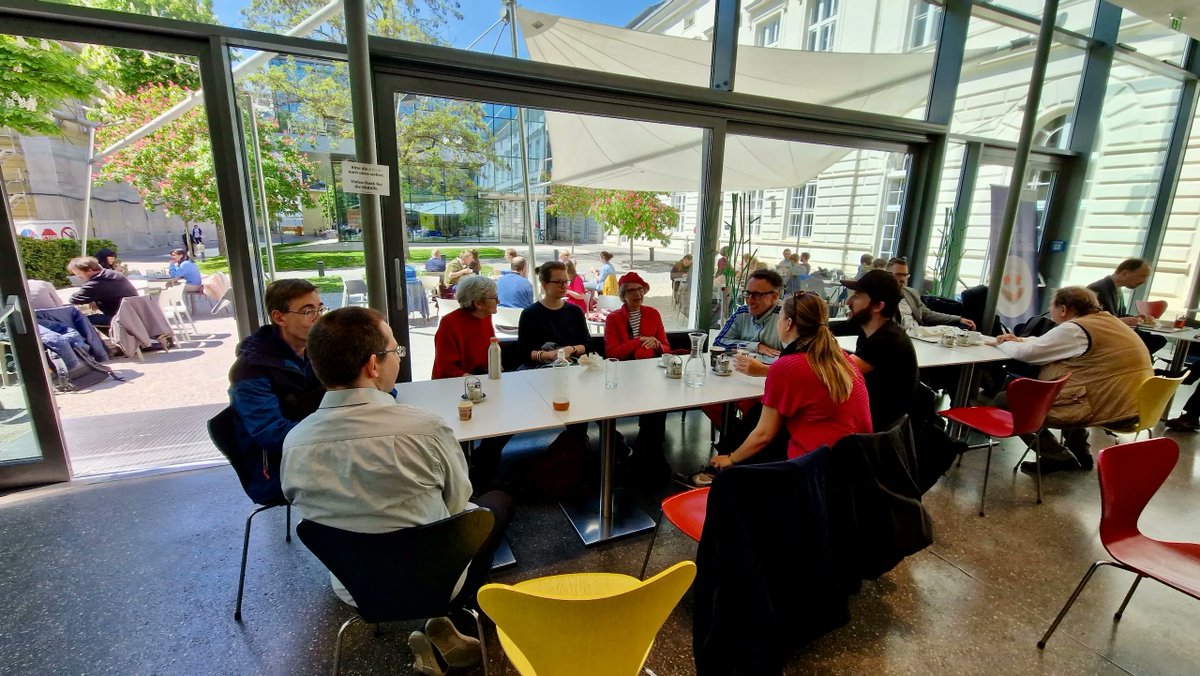 JanesWalkVienna's tweet photo. Entlang von sechs Uni-Mensen hat Eugene Quinn vor einer Woche mit euch Wien erkundet. Wir haben einige Fotos vom Walk: https://t.co/niWzQ6UPx7 #janeswalk #jwv23 https://t.co/WBJvKXarHy