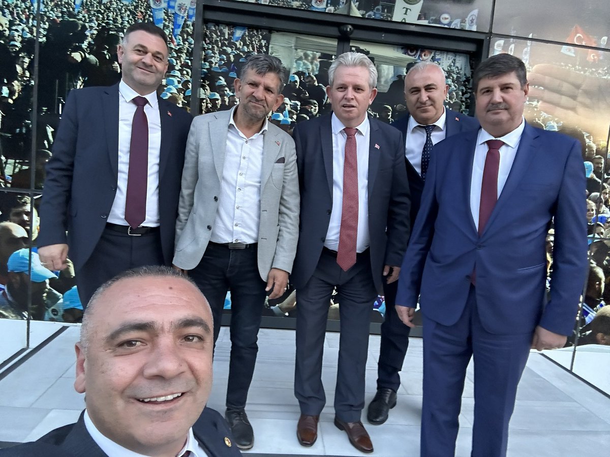 muratkocak77's tweet photo. ÇOK DEĞERLİ DOSTLARIMIZ TEKİRDAĞ ESNAF VE SANATKARLAR ODALAR BİRLİĞİ BAŞKANIMIZ SAMİ KAYIN,ÇERKEZKÖY ESNAF SANATKARLAR ODASI BAŞKANIMIZ ERKAN ZÜMBÜL,ÇERKEZKÖY ZİRAAT ODASI BAŞKANIMIZ ALİ ÇOLAKOĞLU ŞUBEMİZİ ZİYARET ETTİ.GENEL KONULARDA SOHBET ETTİK.

#HEPİMİZBİRİZ
#ÇERKEZKÖYŞUBE https://t.co/Fe2hg315F4