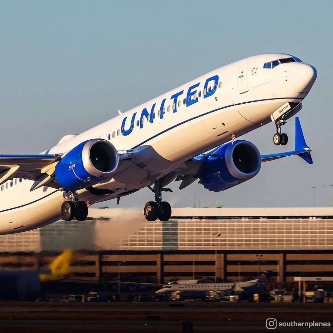 United Airlines tweet media