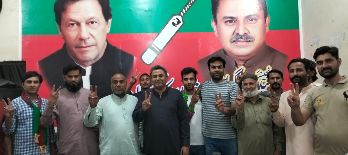 TeamYasirGilani's tweet photo. چیئرمین PTI عمران خان صاحب کی سپریم کورٹ کے حکم پر رہائی کے موقع پر سید محمد یاسر گیلانی نامزد امیدوار #PP144 کی قیادت میں مرکزی آفس شاہدرہ میں جشن منایا گیا جس میں پارٹی عہدے داران و کارکنان نے بھرپور شرکت کی۔
#شاھدرہ_کی_ترجمانی_یاسرگیلانی
#عمران_خان_ہماری_ریڈ_لائن https://t.co/VE6aqNGduG