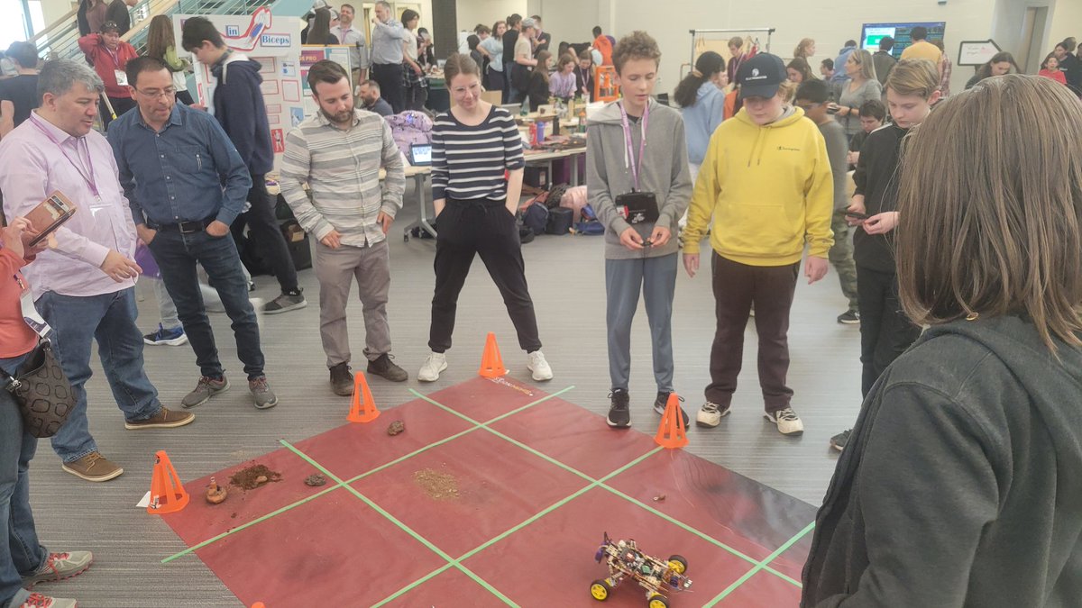 brilliant_labs's tweet image. 3…2…1…BLAST OFF! The #MissionMars rovers have landed at École Le Mascaret for the Innovation Fair! Let the competition begin!
#CanCode @CTVAtlantic @Global_NB