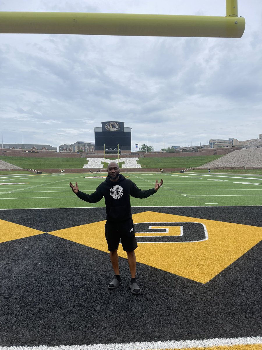 Had to touch down in the place where I use to stop touchdowns! Peace!!! #MIZ