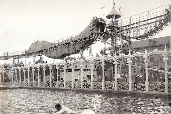 De quan la Ciutadella tenia la muntanya russa més gran d'Europa (o així s'anunciava).

Parc d'atraccions Saturno Park (1911-1920).