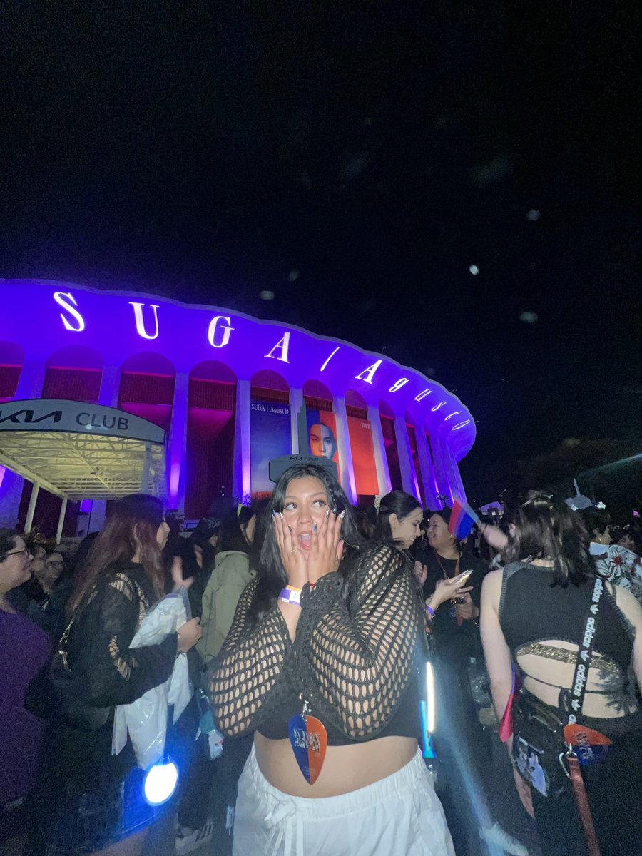 yoongixhao's tweet photo. Had the time of my life with my lover🖤 #AgustD_SUGA_Tour #AgustD_Suga_Tour_in_LA https://t.co/w9Wpm11YPr