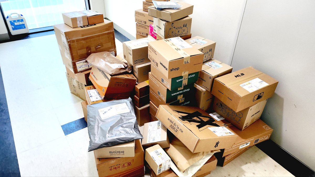 korseller365's tweet image. Arrived today!
More and more packages.. 
Thank you very much :)

Access our site! Klivewh.com

#webcheckout #bantaek #koreawarehouse #proxyservice #addressrental #inclushions #kpop #kpoptwt  #kpopidol #klivewh #nct127 #BTS #blackpink #seventeen