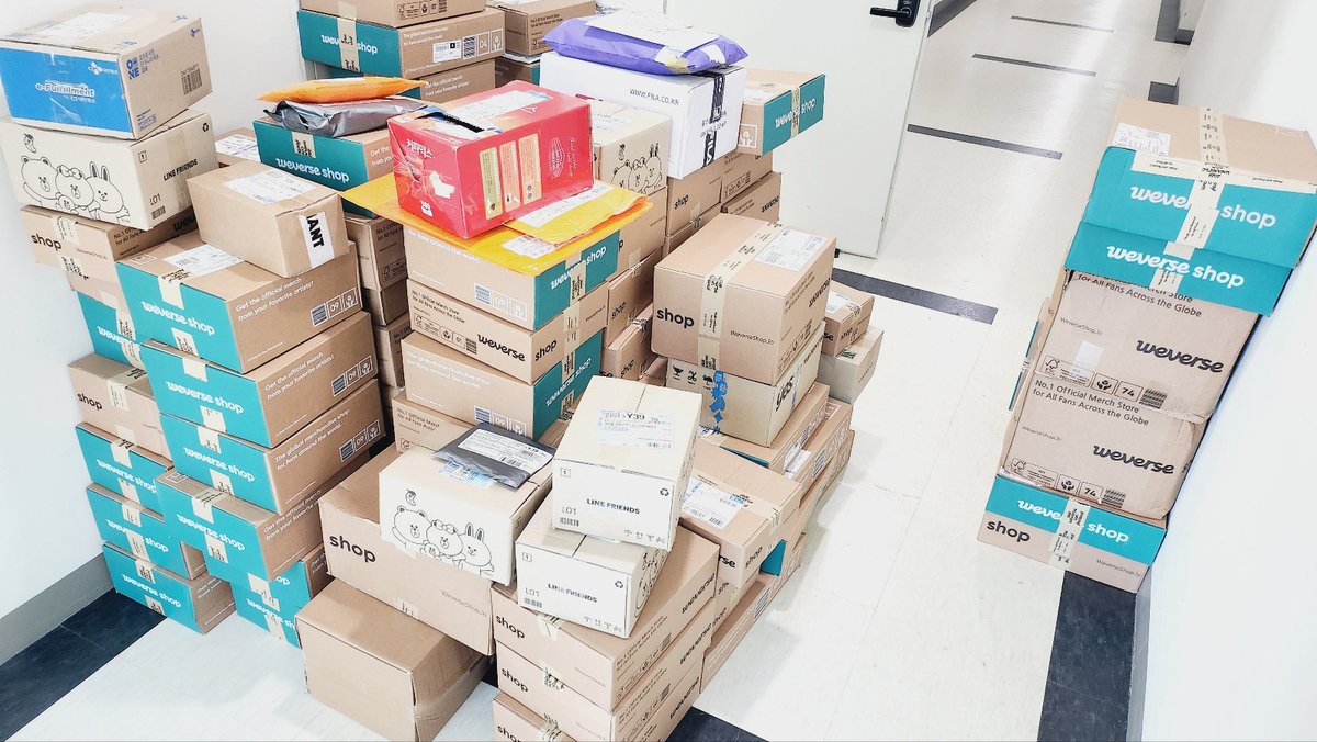 korseller365's tweet image. Arrived today!
More and more packages.. 
Thank you very much :)

Access our site! Klivewh.com

#webcheckout #bantaek #koreawarehouse #proxyservice #addressrental #inclushions #kpop #kpoptwt  #kpopidol #klivewh #nct127 #BTS #blackpink #seventeen