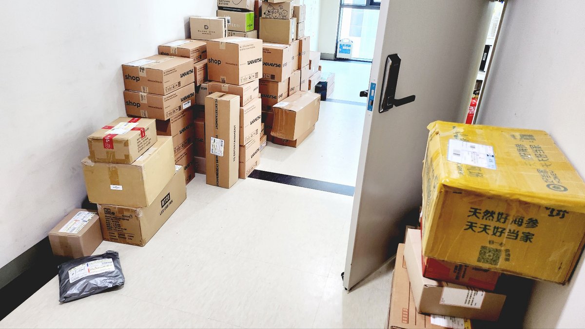 korseller365's tweet image. Arrived today!
More and more packages.. 
Thank you very much :)

Access our site! Klivewh.com

#webcheckout #bantaek #koreawarehouse #proxyservice #addressrental #inclushions #kpop #kpoptwt  #kpopidol #klivewh #nct127 #BTS #blackpink #seventeen