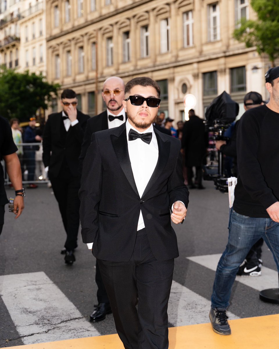 FlammesAwards's tweet photo. Hamza sur le tapis rouge. #LesFlammes2023 https://t.co/6Qx8b7YjzO