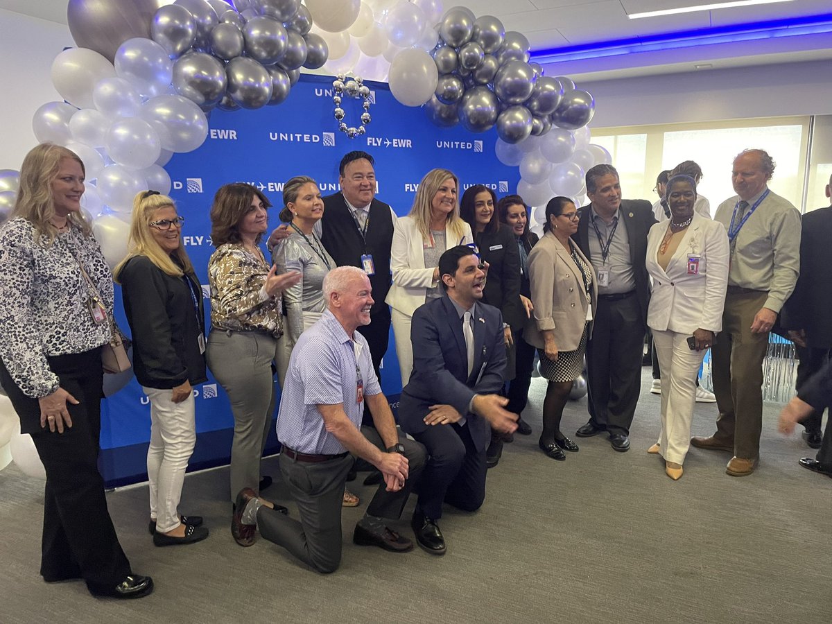 SashaJDC's tweet photo. Congratulations to @EWR Move Team/SOC, Customer Service and Tech Ops on achieving Silver Safety Excellence. So proud of the EWR team and their safety commitment. Next stop GOLD! No Small Roles in Safety! @MikeHannaUAL @Tobyatunited @rodney20148 @JohnK_UA https://t.co/fvxV9km2mC