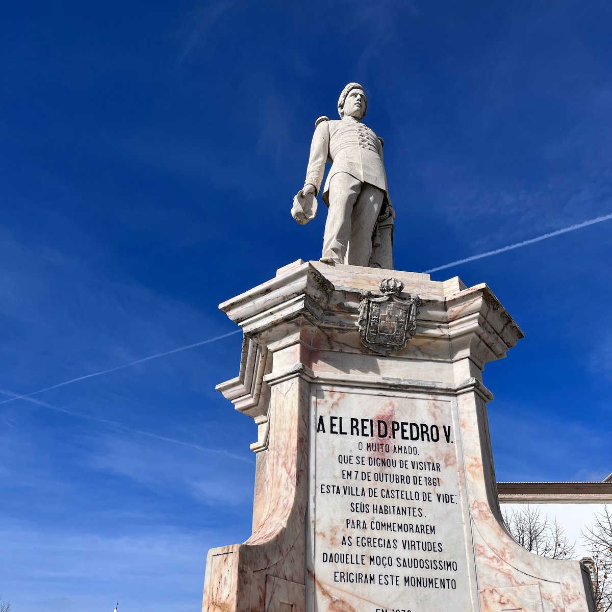 DuarteCrispim's tweet photo. #castelodevide 
Estátua de Dom Pedro V
Percursos pelo património 

#alentejo #alentejolovers #portalegregram #castelodevide #percursospedestres #historia #portugal https://t.co/jmbWPM52CE