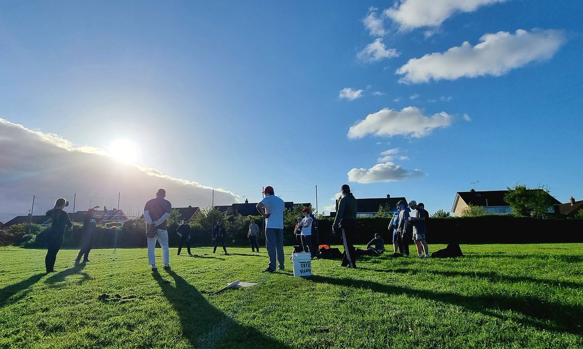 ExeterSpitfires's tweet photo. Spring training summed up in one photo
#Exeter #baseballuk #training https://t.co/sEoyG5lDQF