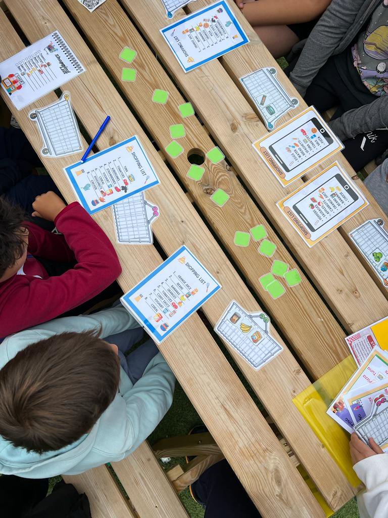 InsXammar's tweet photo. Avui hem celebrat #englishdaycrpvoiv23 amb l’alumnat de 5è de @EscElsCingles , els de 6è de @escolaberti i els nostres alumnes de 1r d’ESO. Moltes gràcies a @AjAmetllaValles per les samarretes i al @sevoriental4 pel seminari #englishday #enjoyyourmeal #crpvoiv 🥕🍅🍉🍊🍳🍕🍳🧀🥗 https://t.co/ZVvnSjdO3g