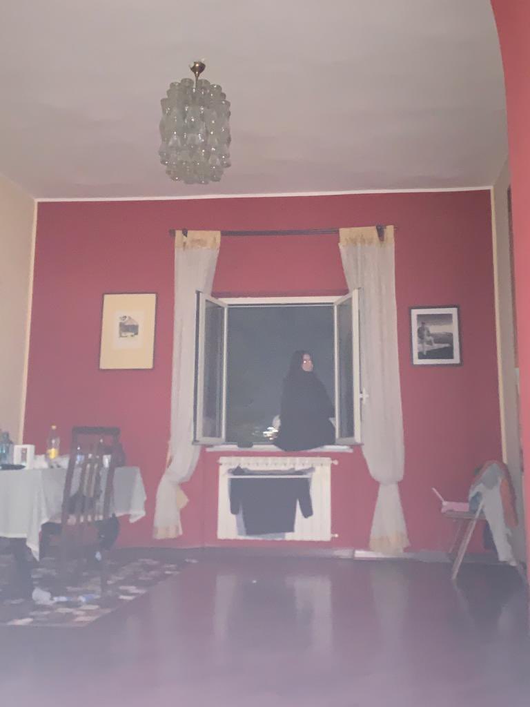 bibbibianca_'s tweet photo. io che pur di fumare mi metto in bilico sul davanzale della finestra di casa di un mio amico https://t.co/kOBmzgC5X4