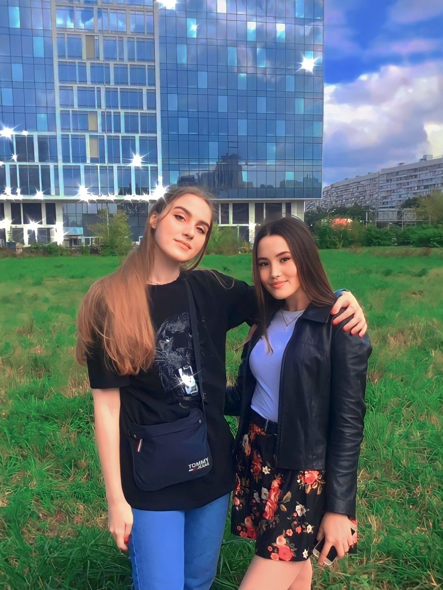 Good night 💕✨

This is an old photo with the same girl artist from college who once inspired me to draw in digital. Now she works as a designer 

I don't have enough live communication with creative people, so if someone lives in Moscow, write to me, maybe we will meet 🥰