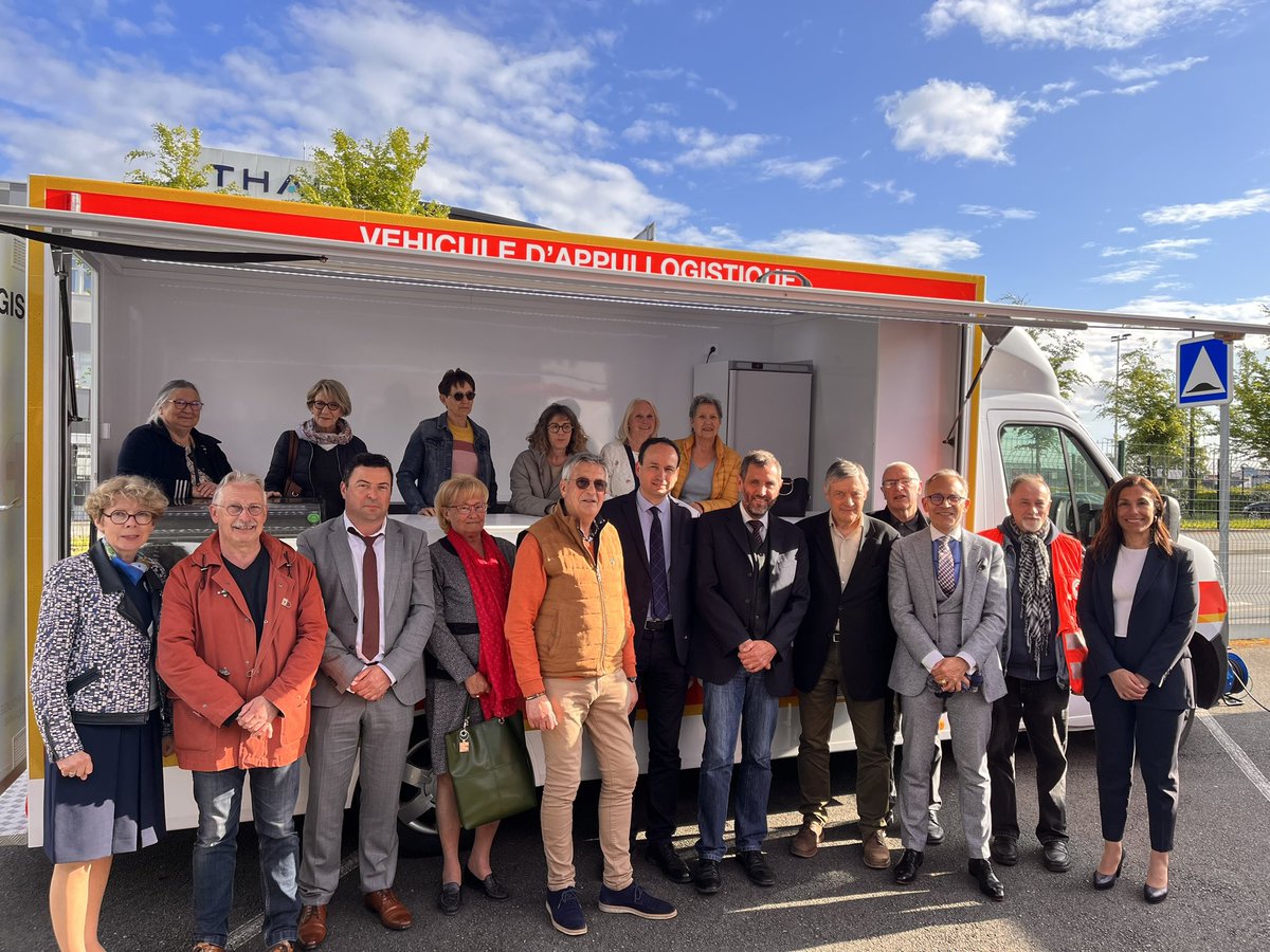 Un nouveau camion solidaire <a href="/Croix_Rouge53/">Croix Rouge française de la Mayenne</a> inauguré ce jour permettant aux bénévoles de se mobiliser dans l’ensemble du département <a href="/lamayenne/">La Mayenne, le Département</a> notamment auprès des étudiants, de plus en plus demandeurs d’aide alimentaire et de soutien psychologique pour mener à bien leurs études.