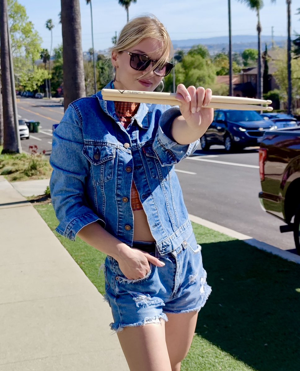 Playing the @VaterDrumsticks Los Angeles 5A puts a smile on lots of drummers’ faces. Joanna Papagianni uses the hickory Los Angeles 5A as it is a very versatile stick that can cover a wide range of styles, with a great feel. Find your Vater model at vater.com