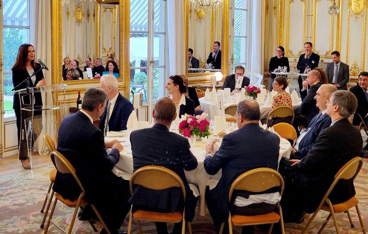 Enriching discussion with <a href="/CGI_FR/">CGI en France</a> and Vincent Courboulay, Scientific Director @institutnr, about #ResponsibleIT and #digital tech, and their impact on governance within organizations. In 🇫🇷 and in 🇨🇦, the ecological, energy and digital transitions must go hand in hand!
