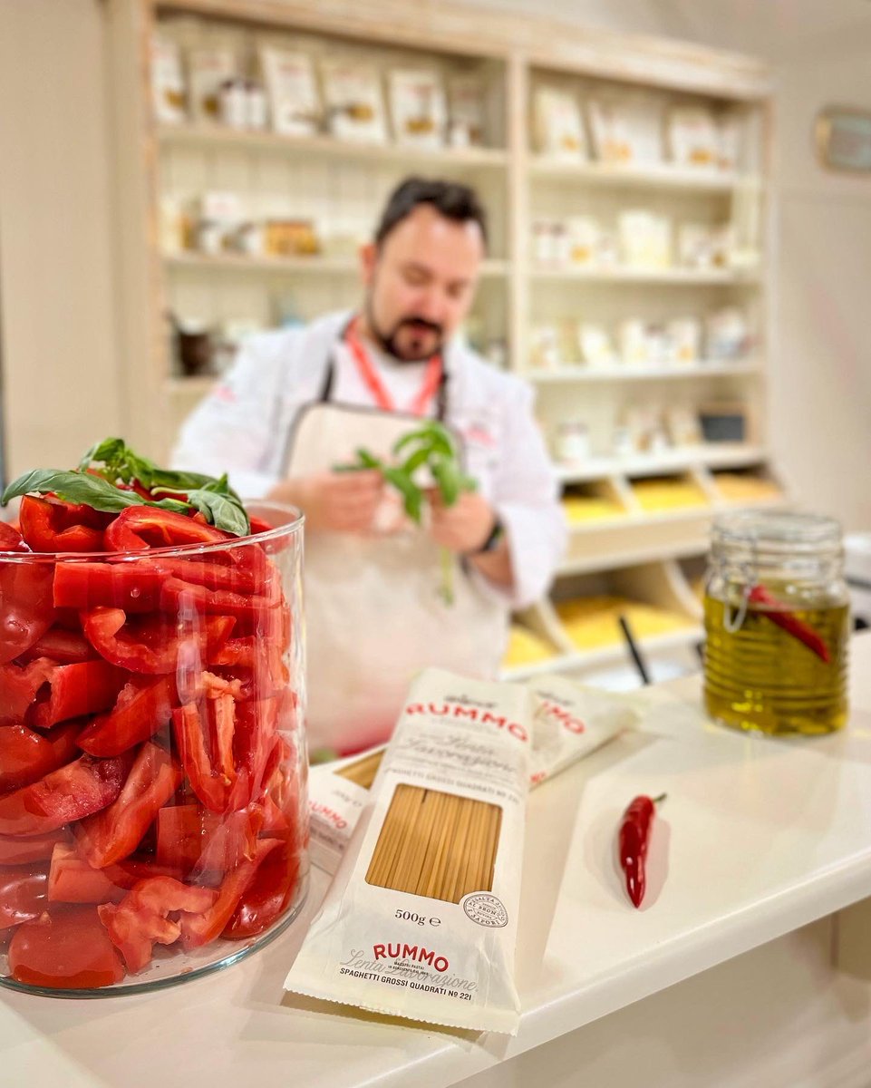 Riccardo Carnevali (@riccardochef) on Twitter photo Partito il primo giorno con una pasta e patate da urlo con le mafaldotte, il resto è andato tutto in discesa! <a href="/TuttoFoodMilano/">TuttoFood Milano</a> #photodump
4 giorni di carbs, buoni buoni in cucina da <a href="/PastaRummo/">PastaRummo</a> Partito il primo giorno con una pasta e patate da urlo con le mafaldotte, il resto è andato tutto in discesa! <a href="/TuttoFoodMilano/">TuttoFood Milano</a> #photodump
4 giorni di carbs, buoni buoni in cucina da <a href="/PastaRummo/">PastaRummo</a>